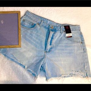 No boundaries shorts